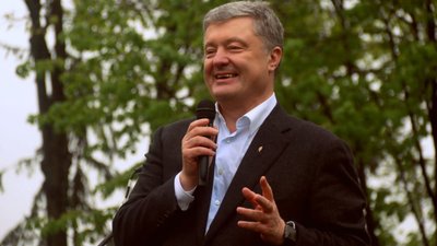 Як Петро Порошенко з дружиною та сином відвідав Шевченківський гай (ФОТОРЕПОРТАЖ)