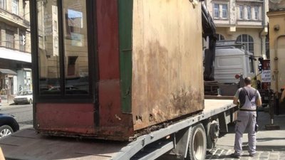 У Львові на Городоцькій демонтували два самовільні кіоски