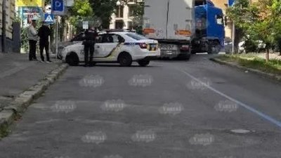 У Львові на перехресті застрягла вантажівка
