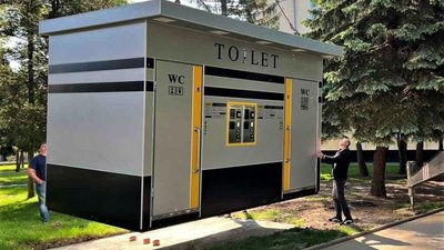 У Самборі встановили модульний туалет на дві кабінки