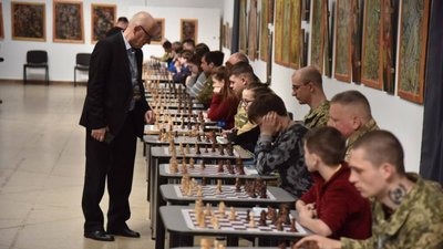 Львів перетворився на столицю шахів: відбулось понад 80 одночасних шахових партій