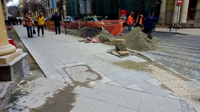 У центрі Львова під час ремонту тротуару зруйнували частину велодоріжки