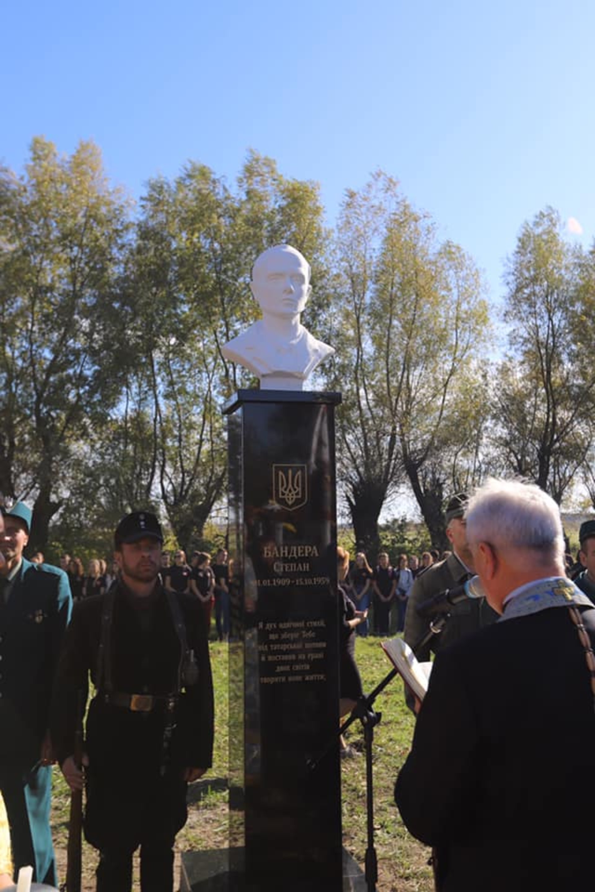 На Львівщині відкрили пам’ятник Герою України Степану Бандері. Фото Олега Синютки