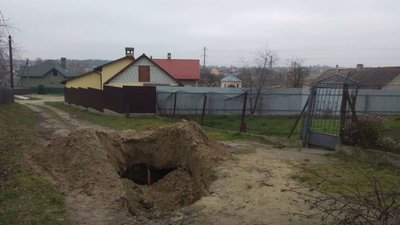 У Яворівському районі провалля на дорозі засипали піском