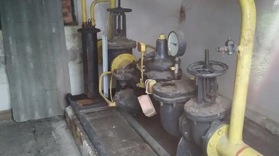 Як на Львівщині роботу приладів на газорозподільному пункті контролюють цеглою (ФОТО)