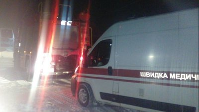 На Миколаївщині «швидка» потрапила у пастку через погодні умови