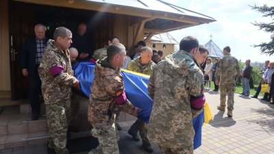 Львівщина провела в останню путь захисника України