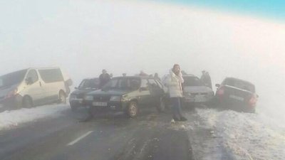 Біля Львова у ДТП потрапили одразу шість автомобілів