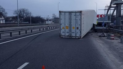 З 1 червня через спеку вантажівкам заборонять рух (ВІДЕО)