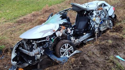 На Львівщині автомобіль перетворився на металобрухт (ФОТО)