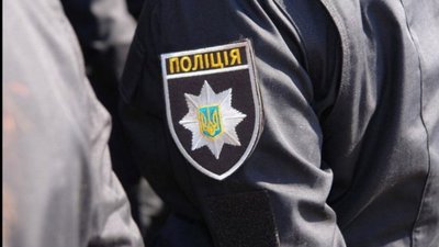 На Львівщині поліція на виборчих дільницях фотографує посвідчення спостерігачів