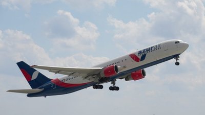 Аеропорт «Львів» повідомив про затримку двох рейсів авіакомпанії Azur Air