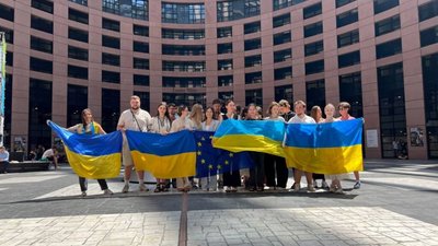 Діти Садового образились на Європарламент
