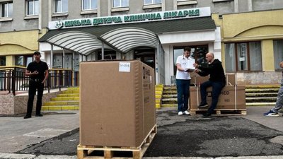 Львівська лікарня отримала обладнання від польських лікарів