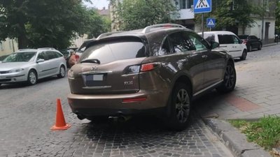 32-річний чоловік на Infinity FX35 їхав пʼяним у Львові (ФОТО)