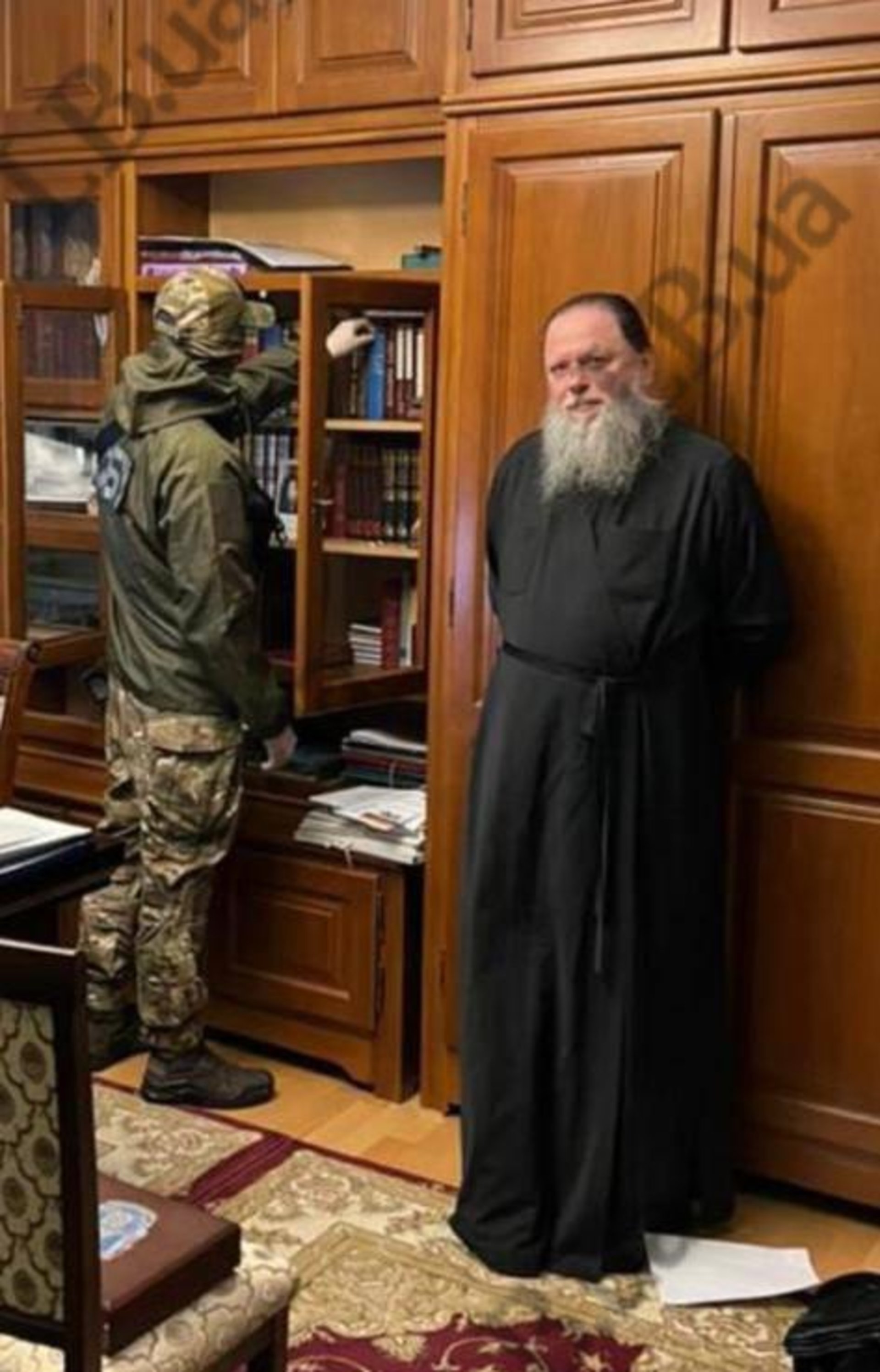 Секретаря Чернівецької єпархії МП застали в ліжку з хлопцем із місцевого хору