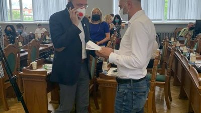 Мешканці вулиці Степана Бандери вимагають зберегти бруківку