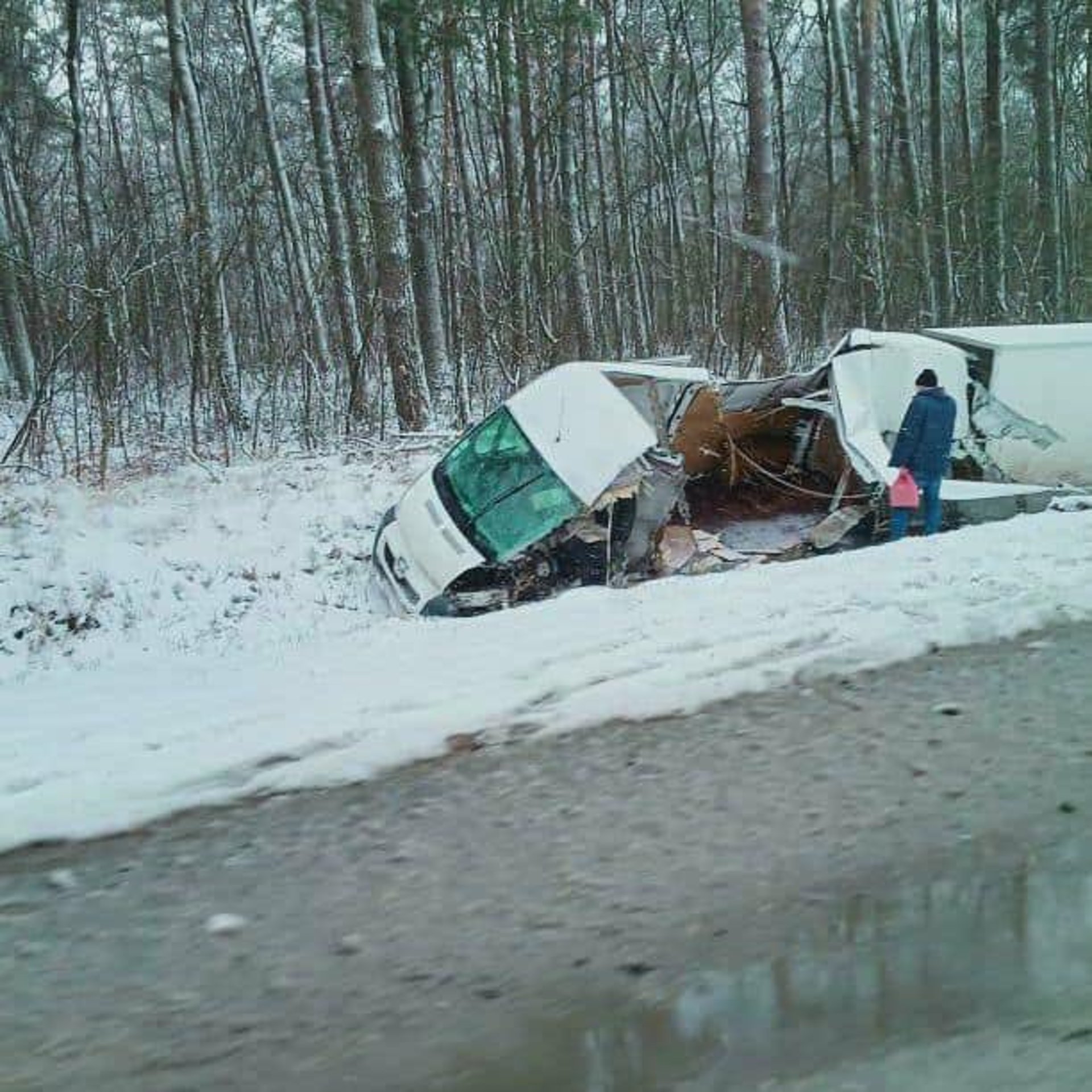На Львівщині сталась аварія за участі вантажівки. Фото Варта-1