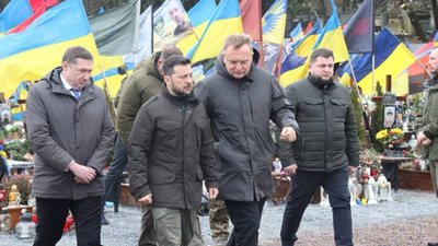 Садовий щось доказував Зеленському на цвинтарі