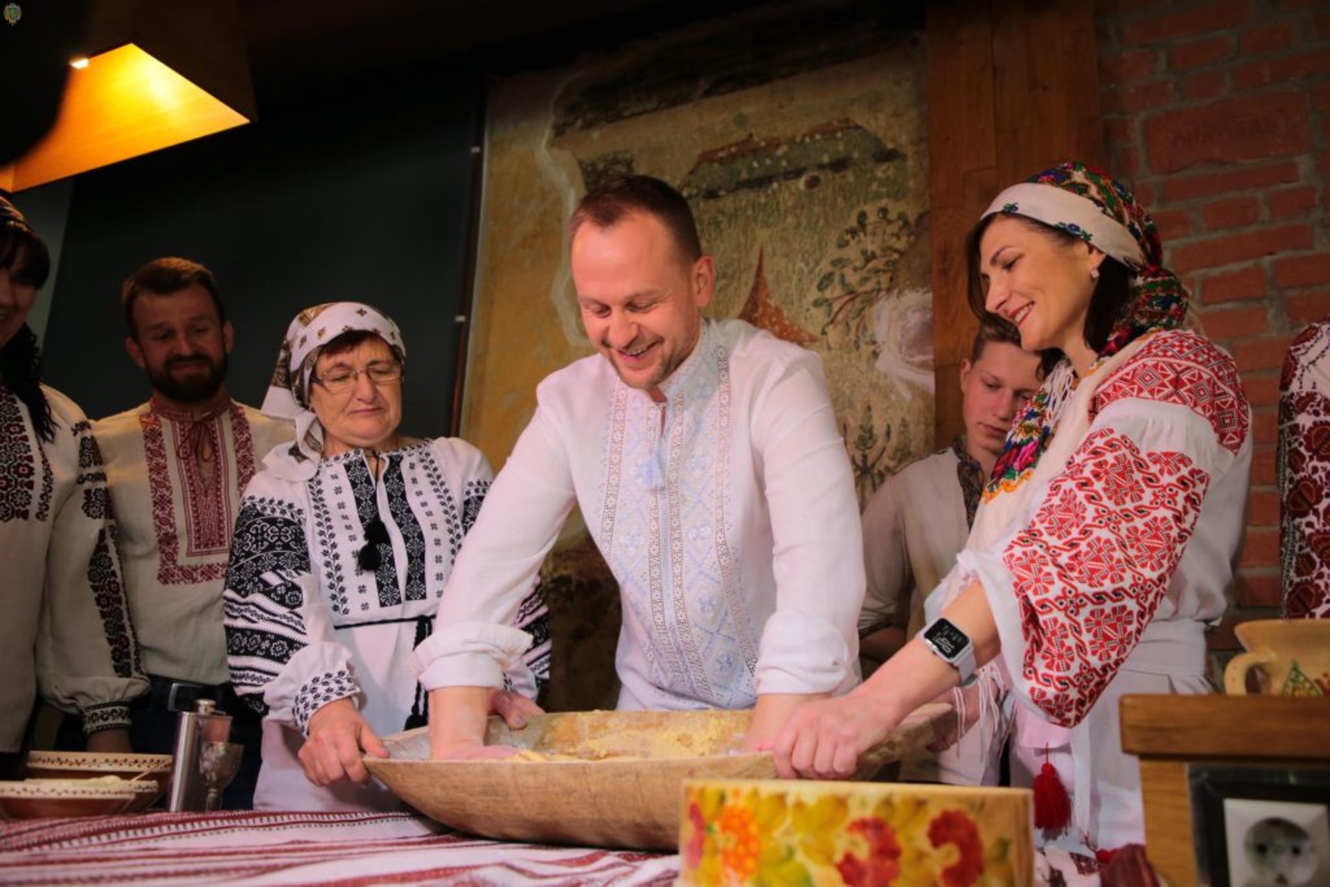 Як на Львівщині випікають паски для Захисників України
