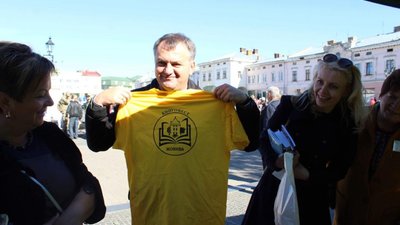 Львівський губернатор їздив читати (ФОТО)