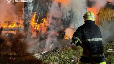На Львівщині горів житловий будинок