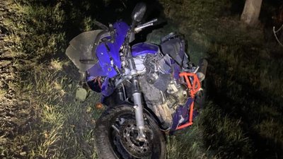 На Львівщині жінка, яка їхала вночі на мотоциклі, потрапила у аварію і втратила дитину
