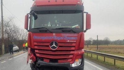 На Львівщині внаслідок ДТП з фурою загинув 62-річний водій легковика