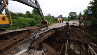 На Львівщині повністю зруйнований міст до Нового Кропивника