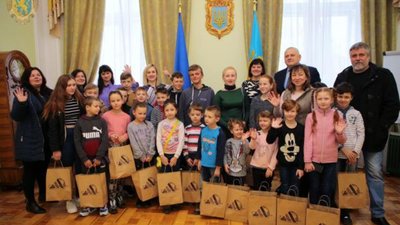 Екскурсія зоопарком та частування смаколиками: для дітей Яворівщини організували активне дозвілля