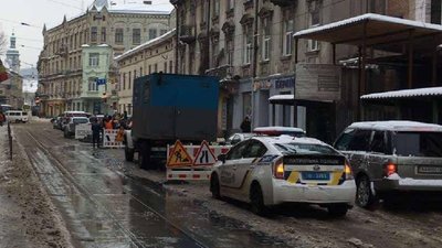 У Львові масштабна аварія на водогоні: центр міста без води, змінено рух трамваїв (ФОТО)