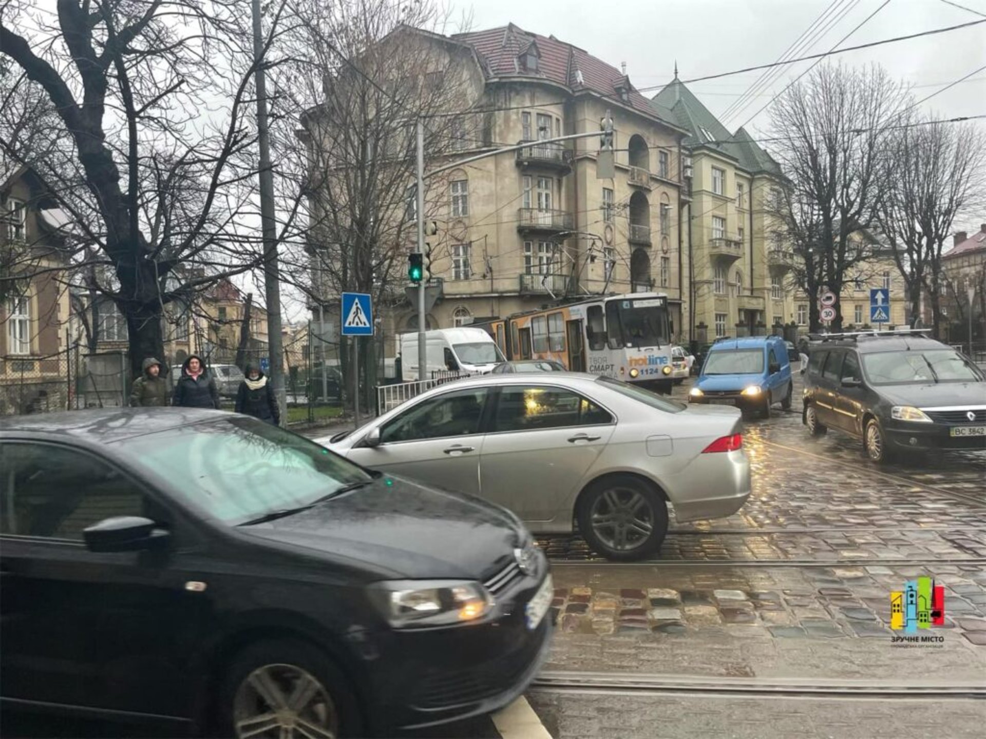 У Львові трамвай влаштувати дріфтинг, фото Зручне місто