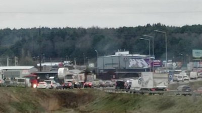 У Львові на об’їзній виникли шалені тягнучки (ФОТО)