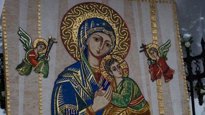 У Львові городяни моляться біля унікальної ікони (ВІДЕО, ФОТО)