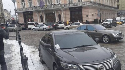 У Львові за день виписали штрафів за паркування на 125 тисяч гривень