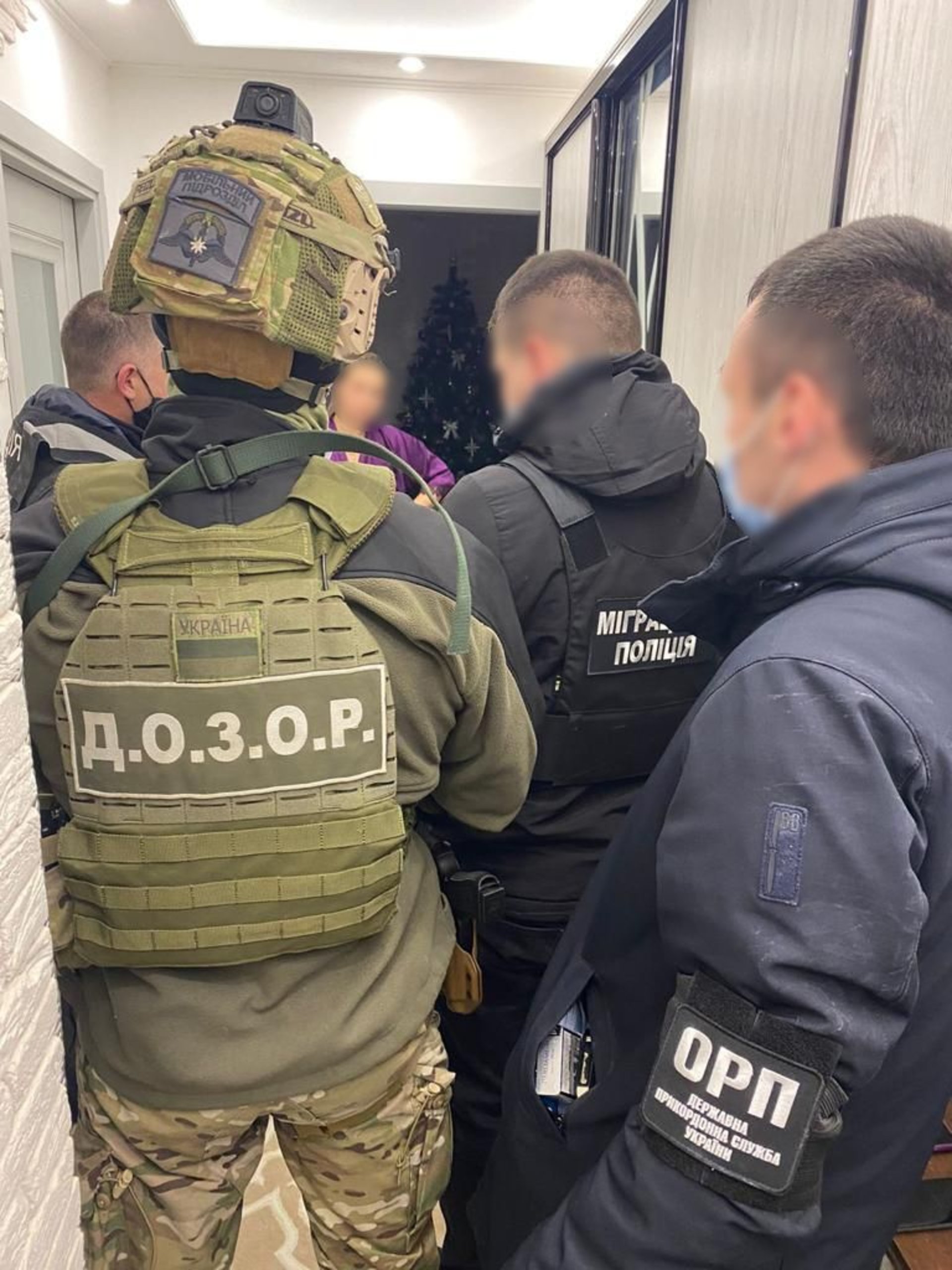На Львівщині припинили канал незаконного переправлення осіб через кордон