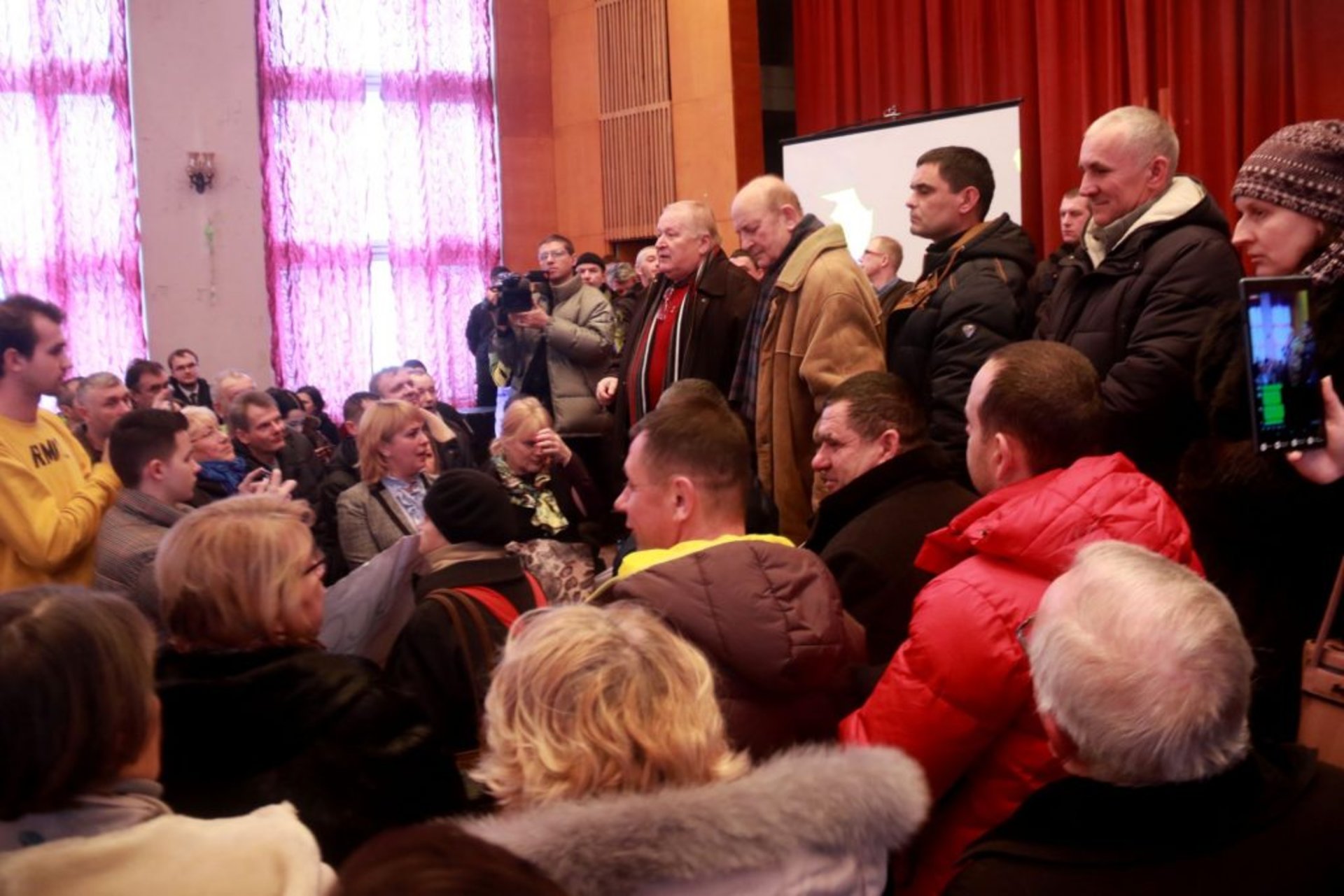 Громадське обговорення щодо будівництва сміттєпеперобного заводу на вулиці Пластовій у Львові. Фото 4studio