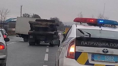 На розвилці траси Львів-Золочів сталася автотроща (ВІДЕО, ФОТО)