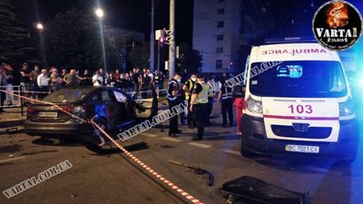 Оприлюднили момент зіткнення автомобілів на перехресті у Львові (ВІДЕО)