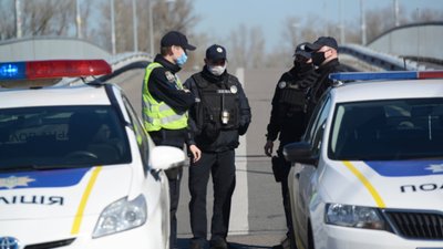 У Новояворівську зловмисник напав на поліцейських