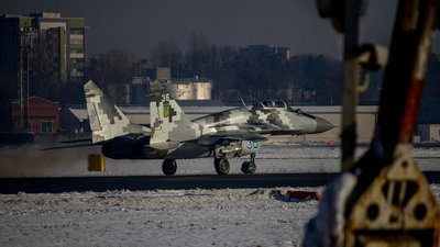 Львівські авіаремонтники передали війську відновлений літак МіГ-29 (ФОТО)