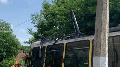 У Львові на Сахарова зламався трамвай (ФОТО)