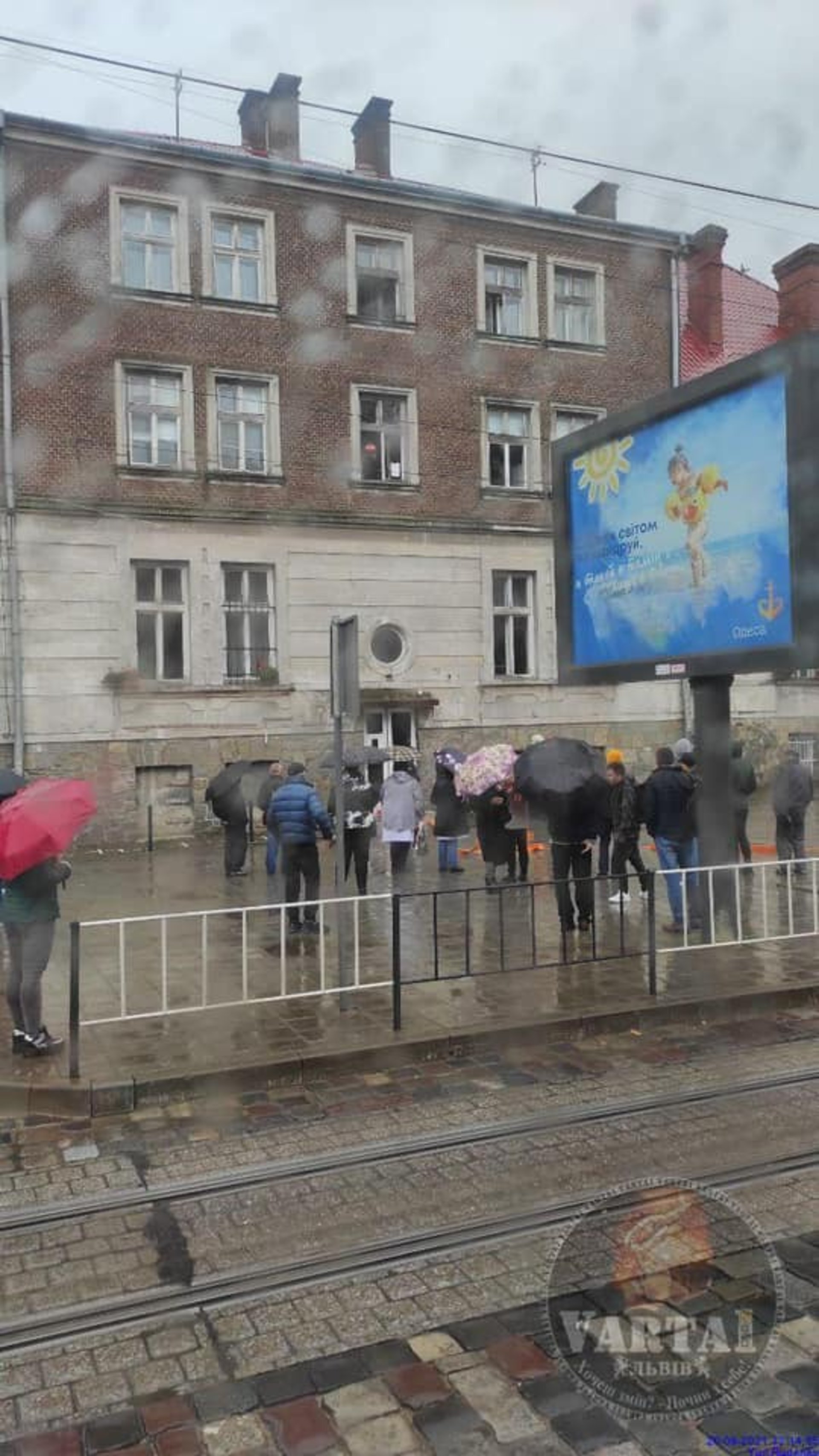У Львові горить поліклініка, фото Варта-1
