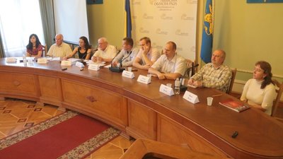 Принципова позиція української влади гарантує захист українських інтересів і припинення подальшої ескалації українофобських настроїв, - історики у Львові