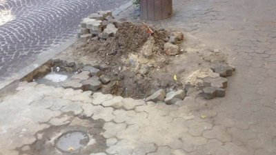Вночі у центрі Львова демонтували сітілайти (ФОТО)