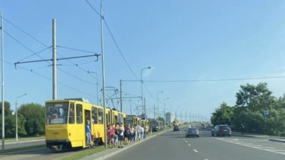 У Львові на Сихові зупинився рух трамваїв (ФОТО)