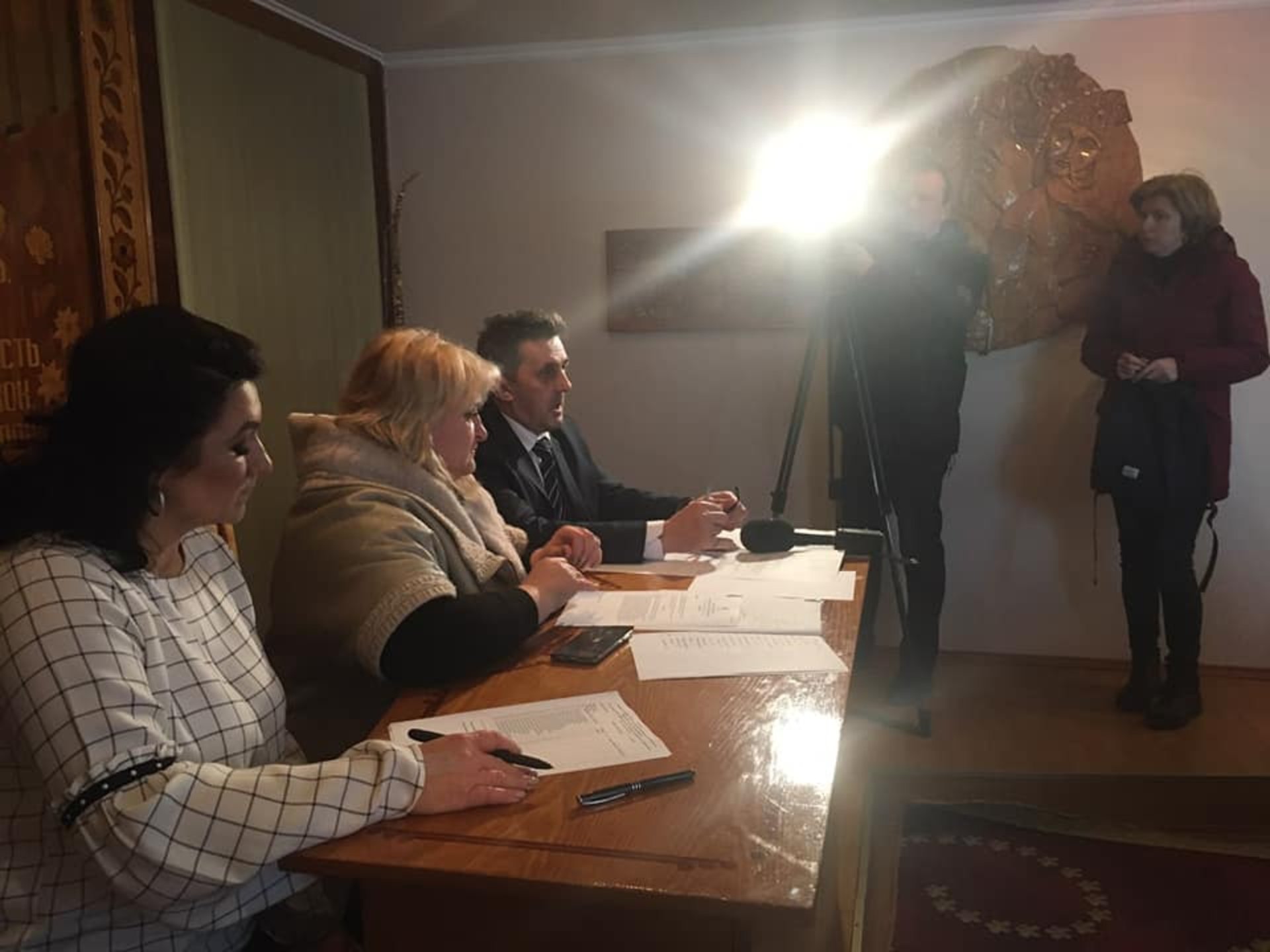 У Шклі місцеві депутати виступили проти недопущення заселення у санаторій громадян, які перебували у Китаї. Фото Надія Козак