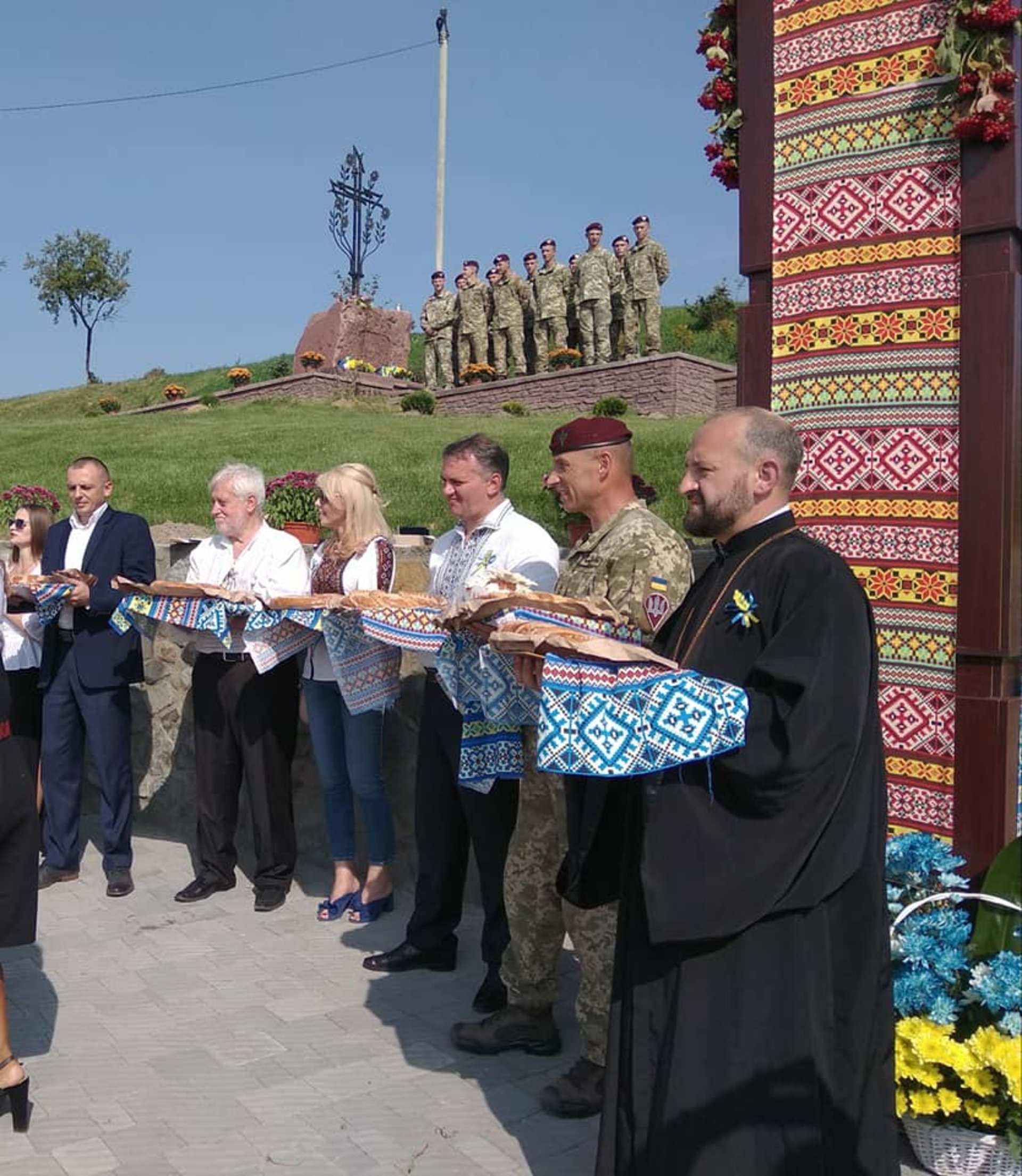 Найдовший яворівський пиріг - на Львівщині встановили рекорд України. Фото - прес-служба ЛОДА