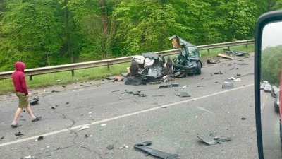 Біля Львова автомобіль "Нової пошти" потрапив у аварію (ВІДЕО)