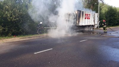 У Львові горіла вантажівка із сміттям